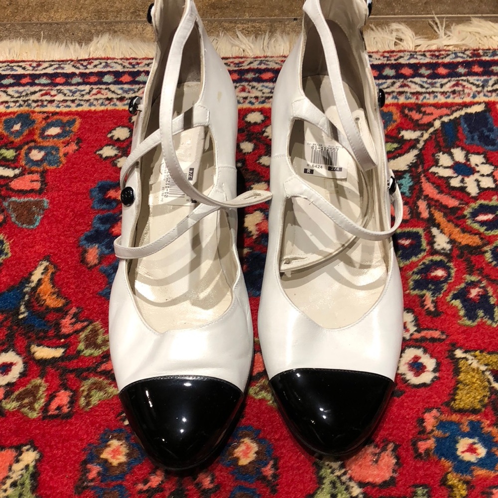 Amazing Chanel Black & White Heels